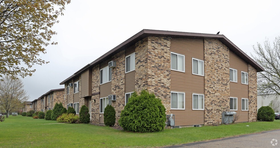 Primary Photo - Fox Run Apartments