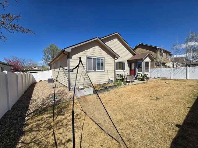 Building Photo - Spacious 5B/3B with Finished Basement Now Available!