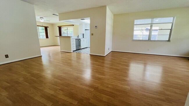 Building Photo - 6831 Eastview Dr