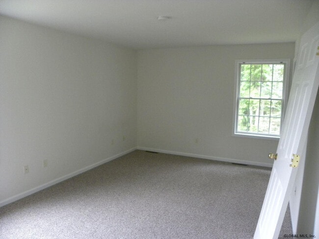 Building Photo - 2 Red Maple Ln