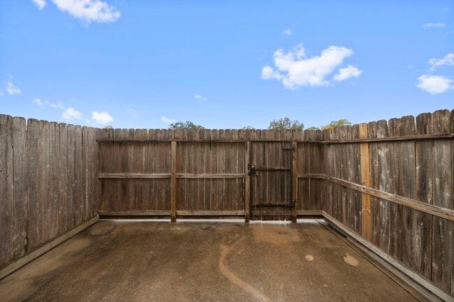 Building Photo - 11550 Chimney Rock Rd