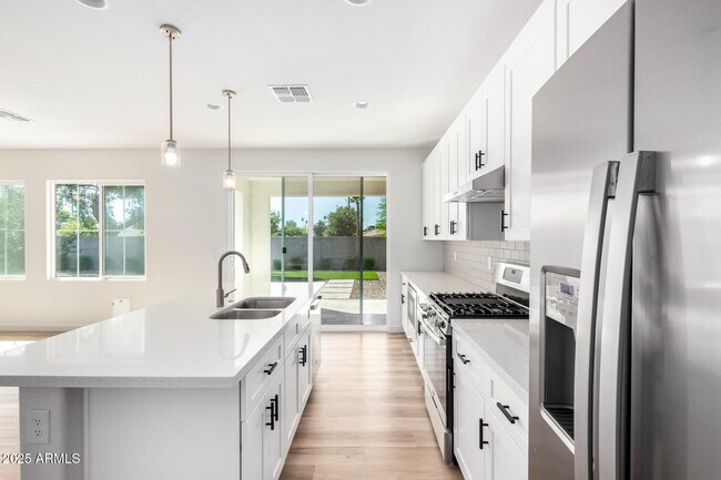 Building Photo - 6556 N 15th Dr