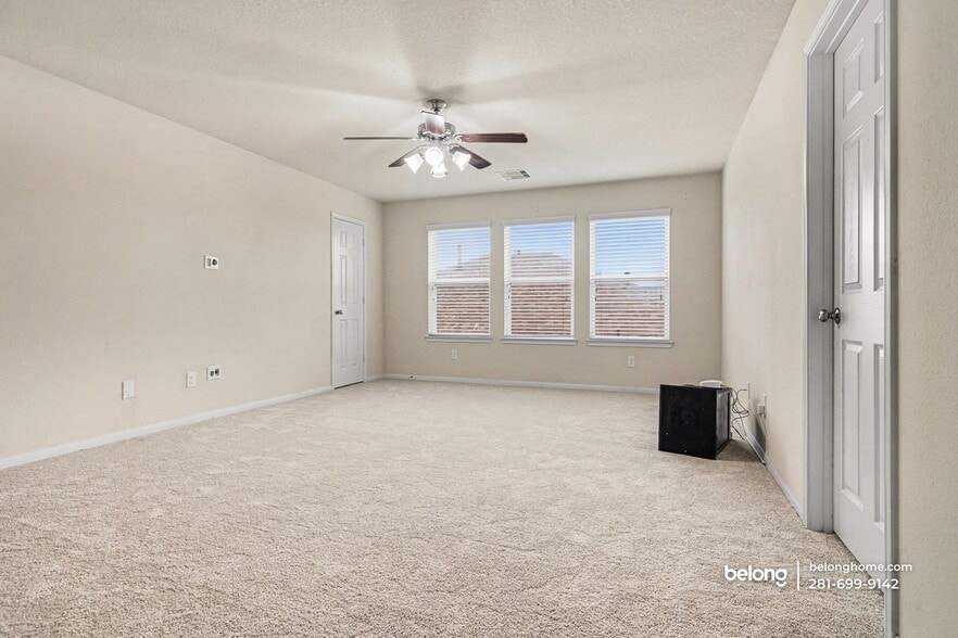 Building Photo - 9997 Knob Hollow Way