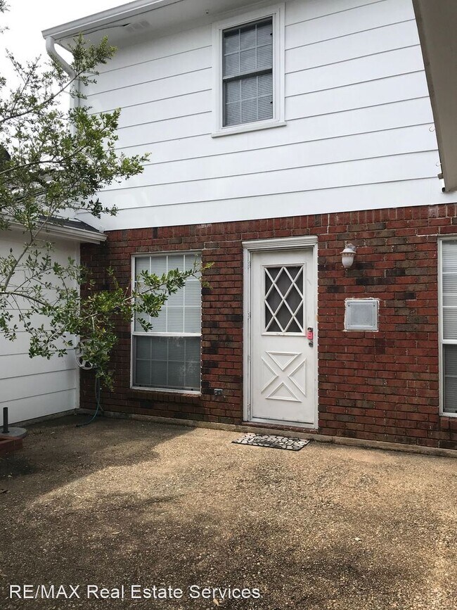 Primary Photo - 3 br, 2.5 bath House - 10032 Georgetown