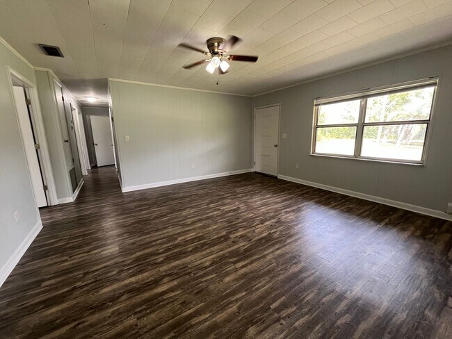 Building Photo - Spacious 4-Bedroom Brick Home on 1 Acre – ...