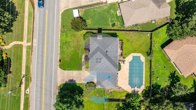 Building Photo - 15400 Taylor Loop Rd
