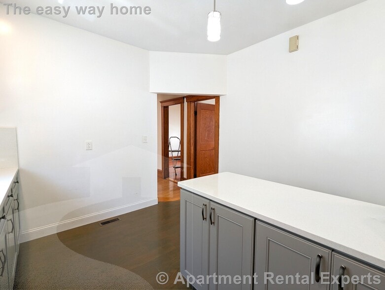 Building Photo - 108 W Quincy St