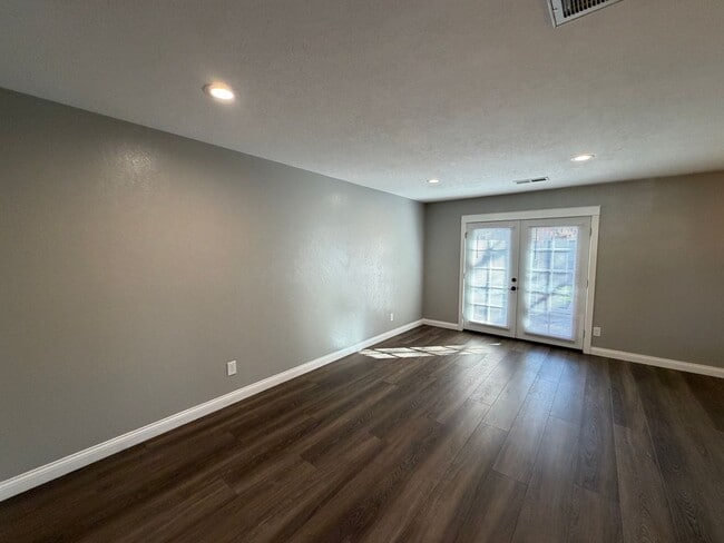 Building Photo - 3 Bedroom Single Story Home Available Near Louisiana Blvd NE & Candelaria Rd NE!