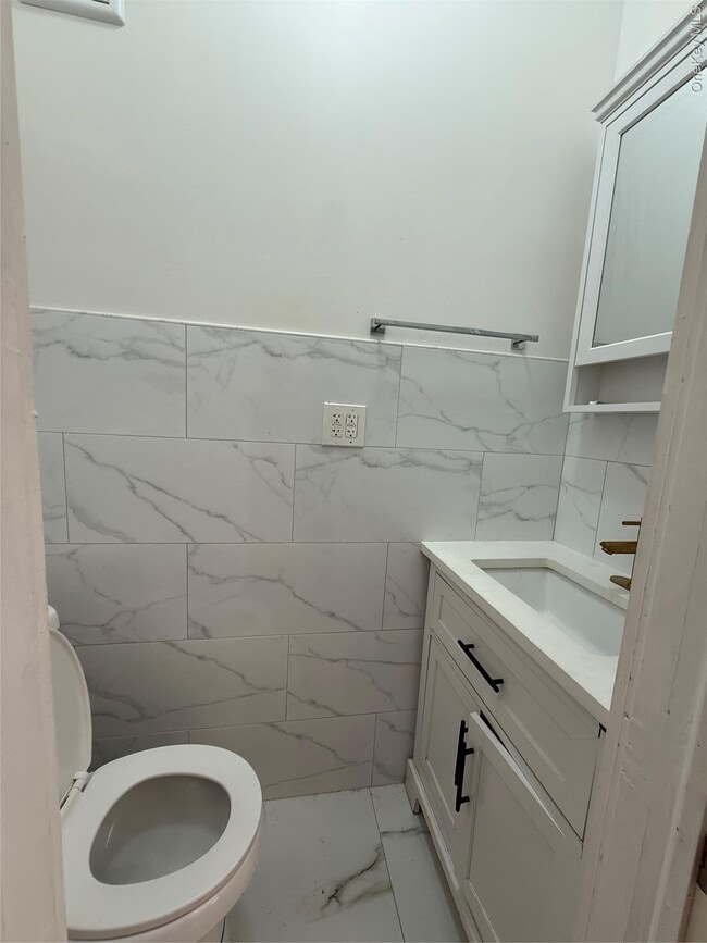 Building Photo - 519 Miller Ave