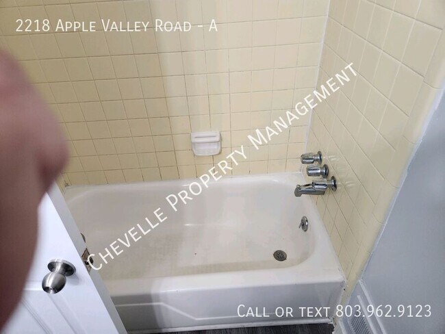 Building Photo - 2218 Apple Valley Rd