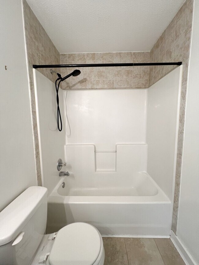 Building Photo - Beautiful Single-Family Home! Bonus Room, ...