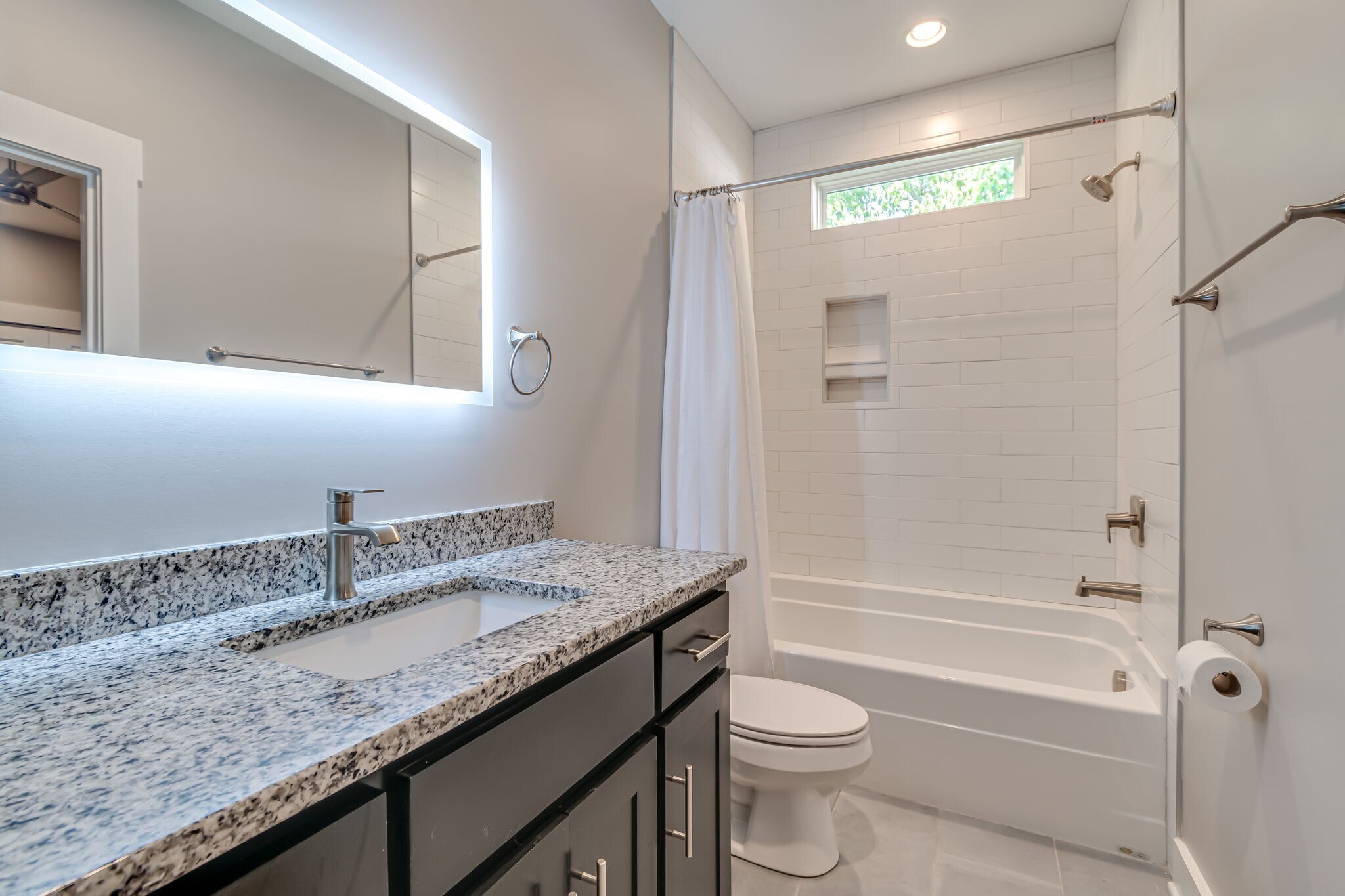 Building Photo - 1611B Cahal Ave