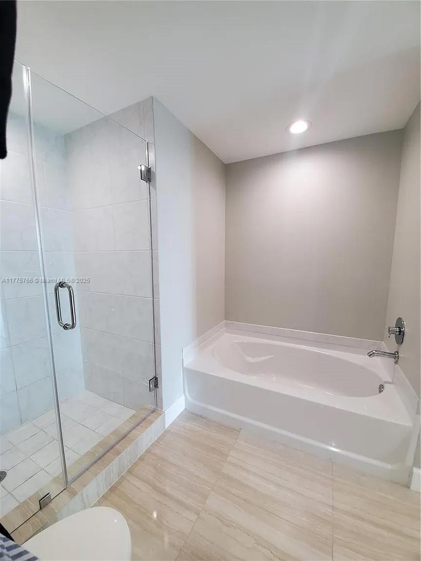 Building Photo - 950 Brickell Bay Dr