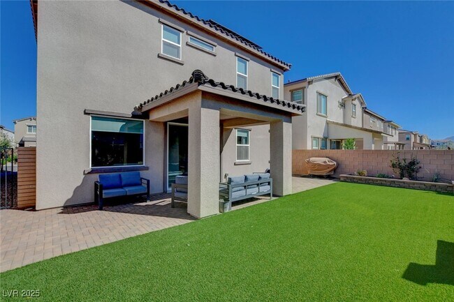 Building Photo - 871 Benning St