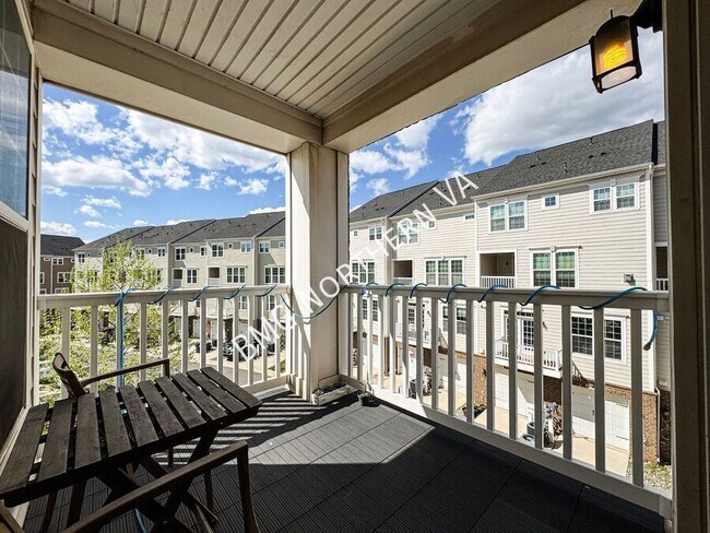 Building Photo - 3190 Yeager Dr