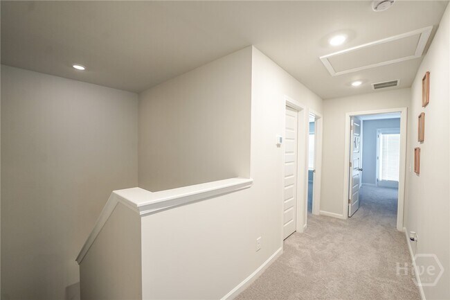 Building Photo - 109 Binscombe Ln