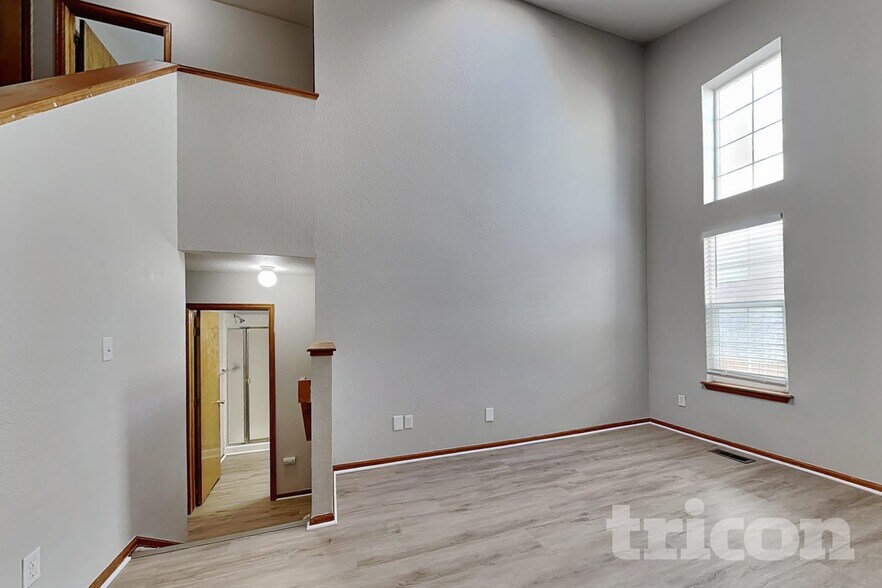 Building Photo - 446 W 116th Pl