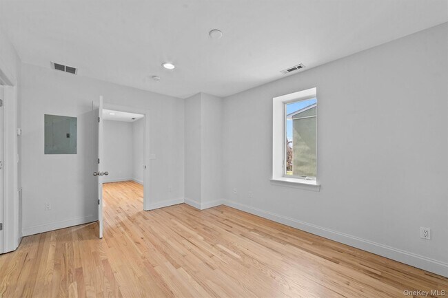 Building Photo - 142 Bannon Ave