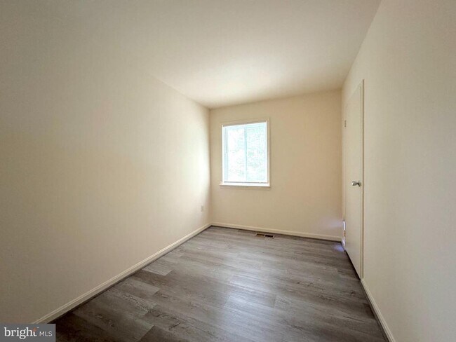 Building Photo - 4657 Logsdon Dr