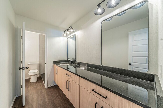 Building Photo - Sable Ln Duplex