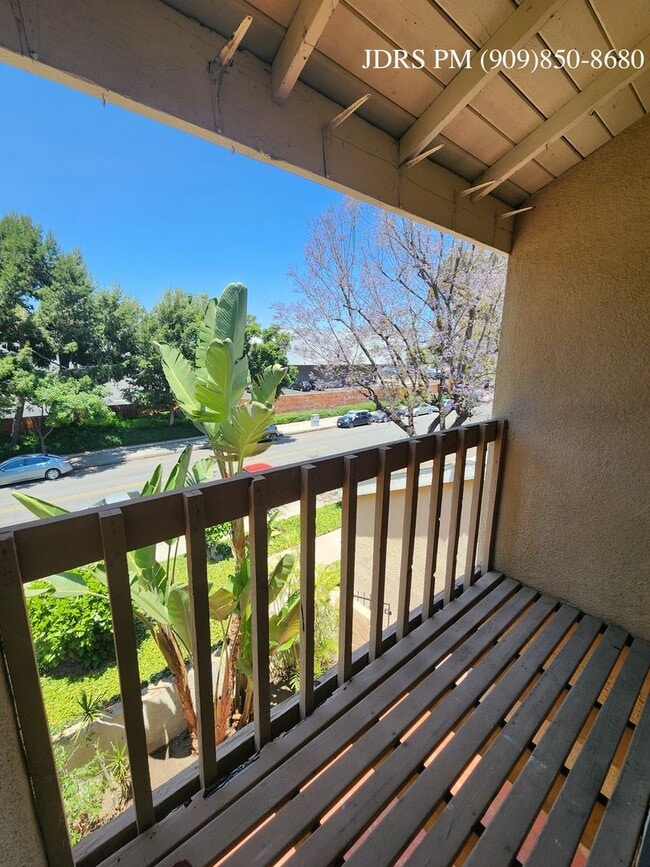 Building Photo - Fullerton 3 Bedroom Townhouse