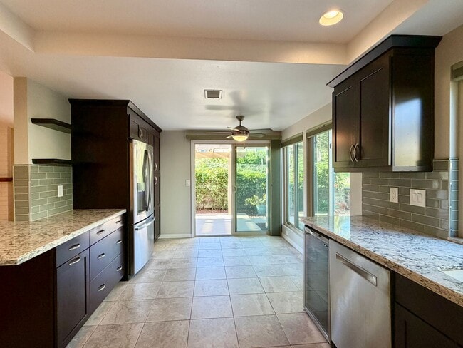 Building Photo - Spacious Three Bedroom in the Sunrise Pointe Community