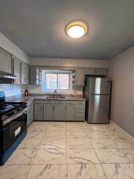 Building Photo - 1344 Maple Ave