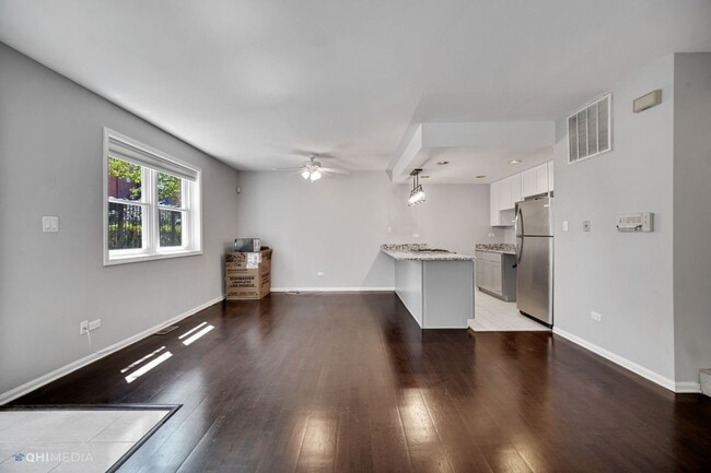 Building Photo - 1730 W Terra Cotta Pl