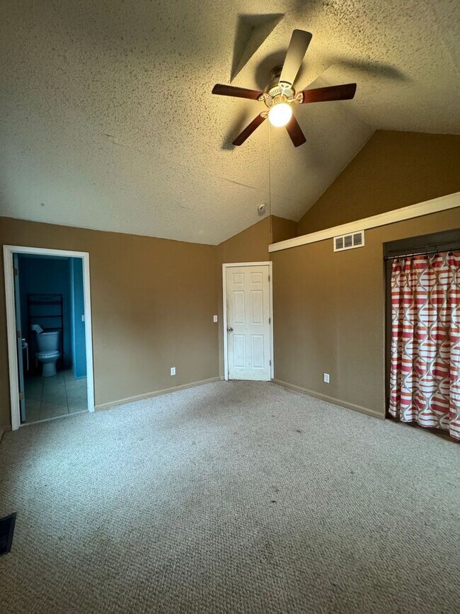 Building Photo - Coming Soon: 3 Bedroom Home Near Zoo & Parks!