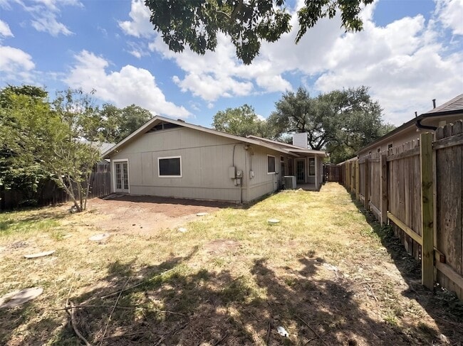Building Photo - 13004 Campos Dr