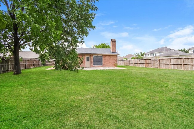 Building Photo - 14003 Apple Dr