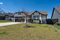 Building Photo - 3 Bed | 2 Bath in Broken Arrow!