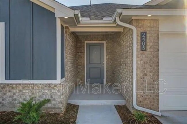 Building Photo - 2405 28th Ter