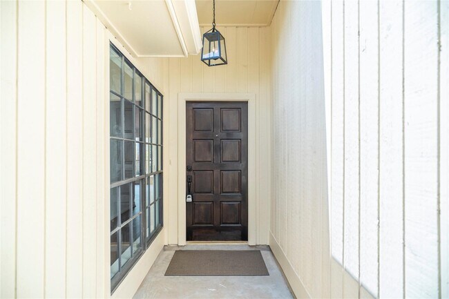 Building Photo - 16342 Maple Downs Ln