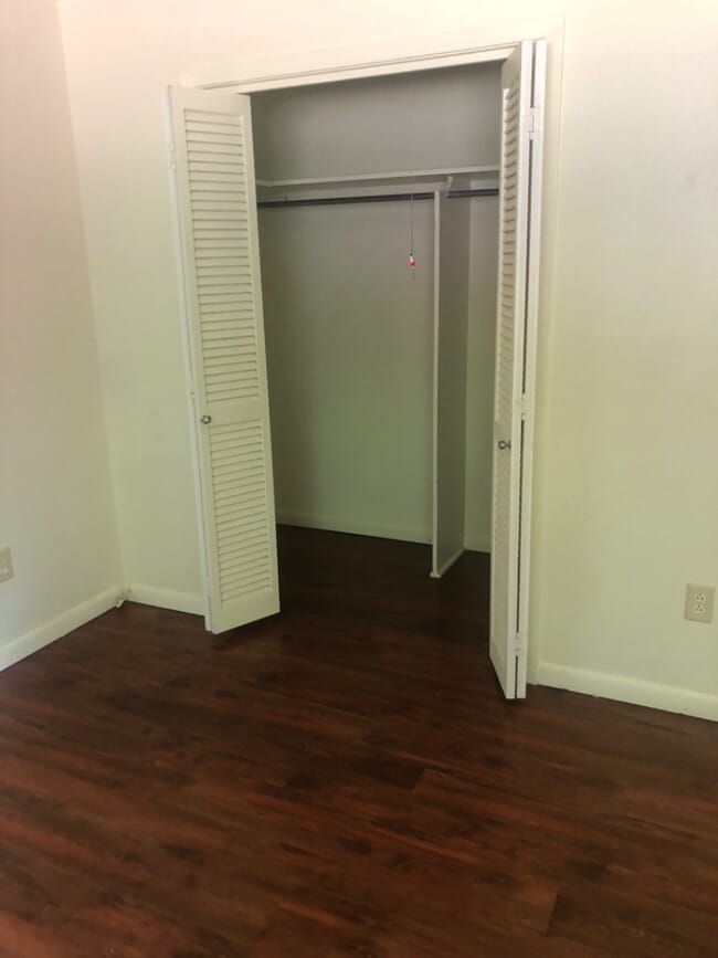 Building Photo - 297 Glendon St