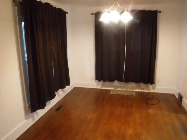 Building Photo - 1320 Trumbull Ave SE