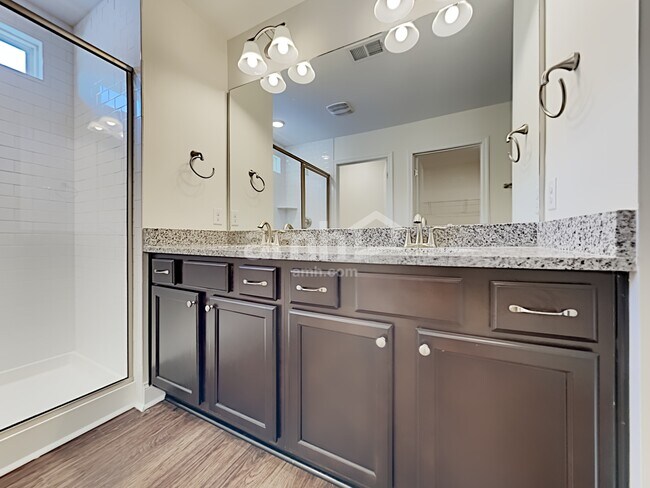 Building Photo - 404 Ronter Ct
