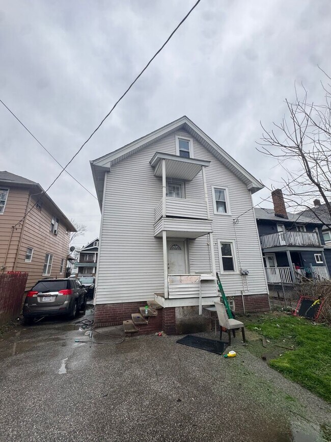 Building Photo - 2217 W 105th St