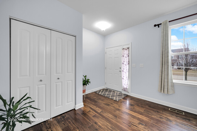 Building Photo - 2305 Brookstone Dr