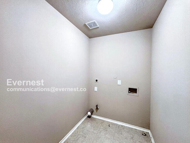 Building Photo - 14903 Sunset Bay Ct