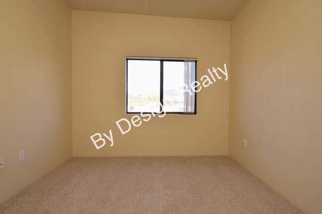 Building Photo - Newly Updated 3 Bed 2 Bath Townhome in Gated Central Tucson Community with Mountain Views