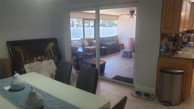 Building Photo - 616 SE 8th Ave