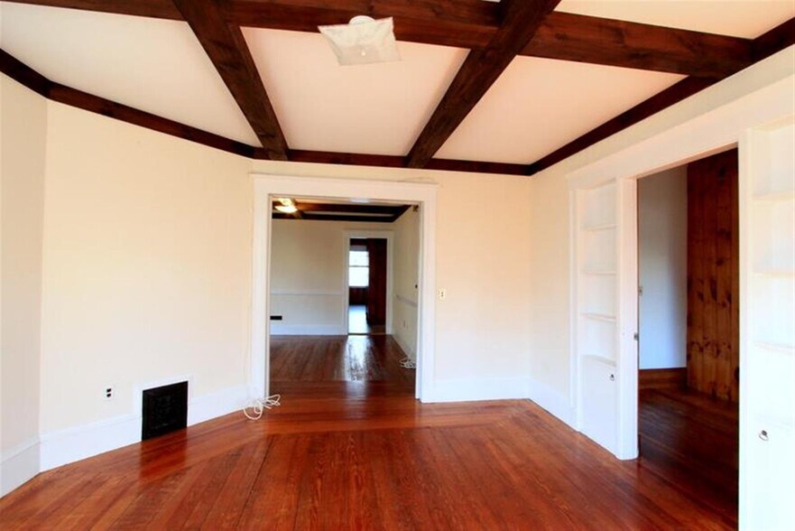 Building Photo - 92 Rogers Ave