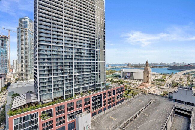 Building Photo - 121 NE 5th St