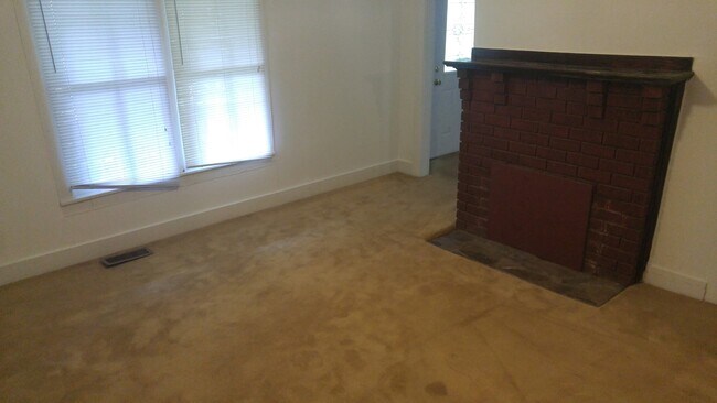 Dining Room or Den Space - 2021 Webster Rd