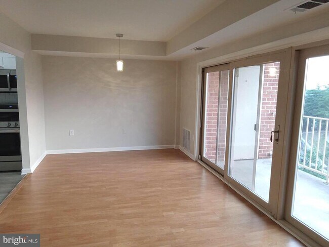 Building Photo - 5250 Valley Forge Dr