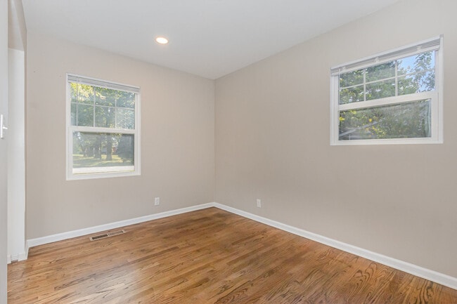 Building Photo - 15824 S Collins Dr