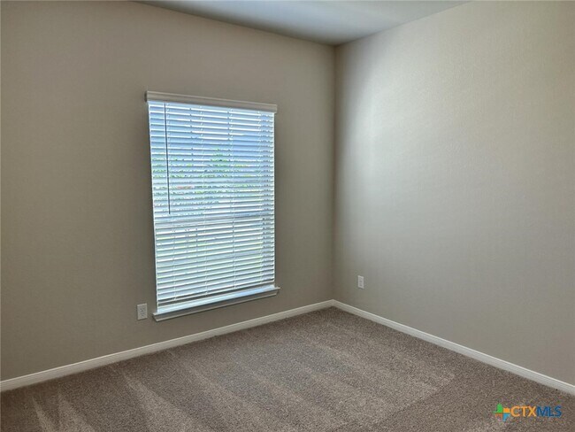 Building Photo - 10211 Six Shooter Ln
