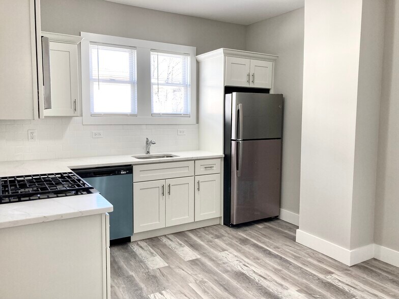 Building Photo - 72 Clinton Pl