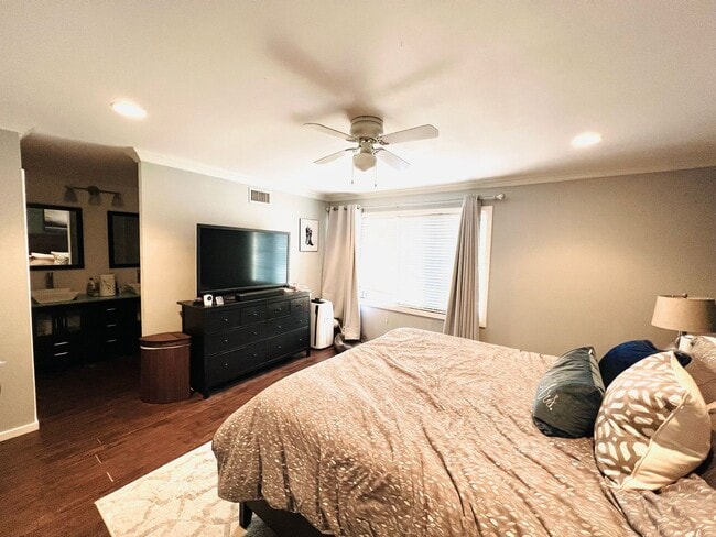 Building Photo - Simi Valley - 4 Bedroom 2.5 Bathroom - 10 ...